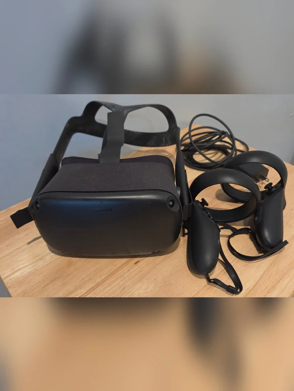 Oculus Quest 128GB All-in-One VR Headset, Controllers & Case (MH-B) TESTED